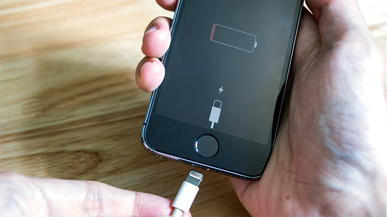 không nên để pin iphone cạn quá lâu