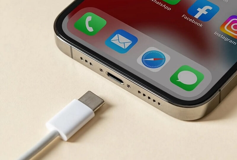 iPhone 15 Pro chuyển từ cổng Lightning sang USB-C