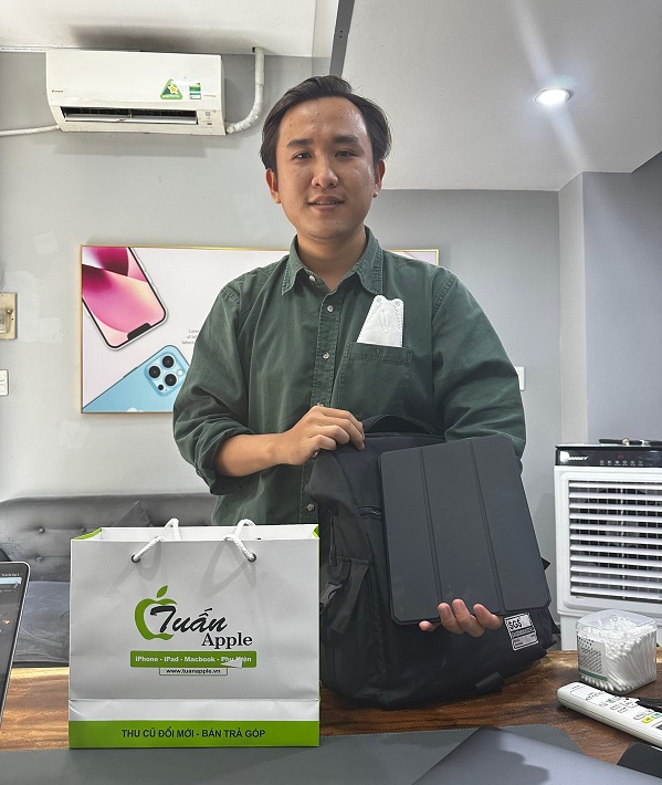 Khách hàng thu cũ đổi mới iPhone iPad MacBook tại TuanDigi