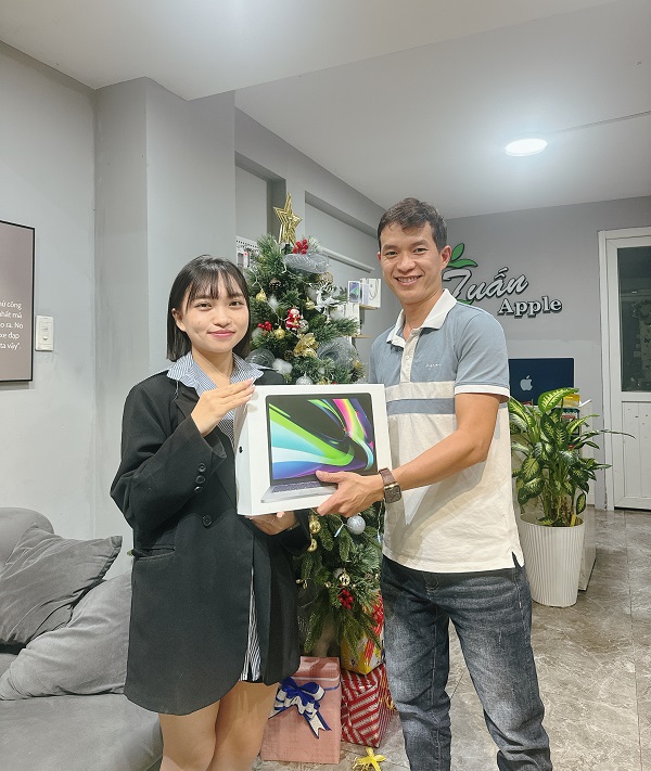 Khách hàng thu cũ đổi mới iPhone iPad MacBook tại TuanDigi
