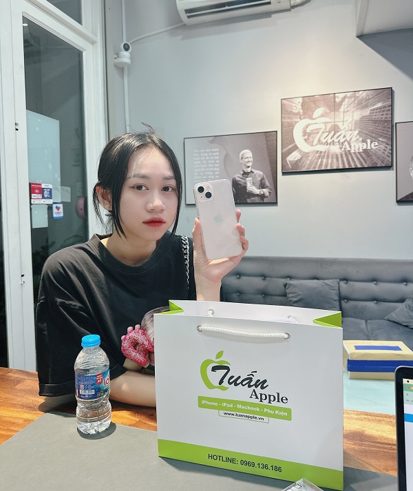 Khách hàng thu cũ đổi mới iPhone iPad MacBook tại TuanDigi
