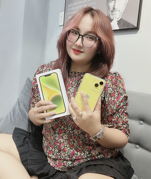 Khách hàng thu cũ đổi mới iPhone iPad MacBook tại TuanDigi