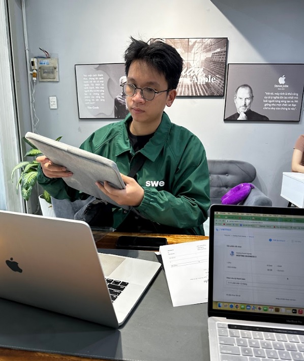 Khách hàng