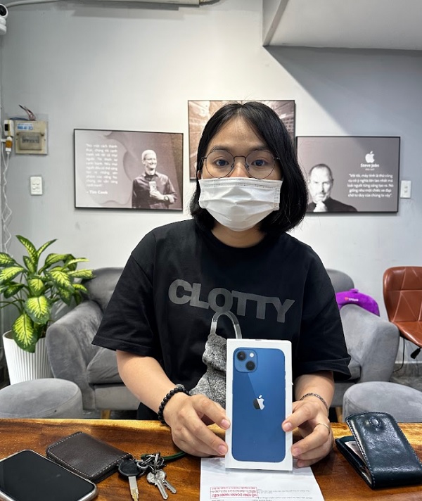 Khách hàng thu cũ đổi mới iPhone iPad MacBook tại TuanDigi