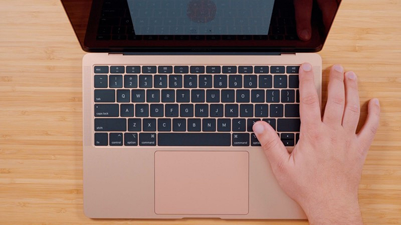 Những mặt hại khi không dán trackpad cho Macbook