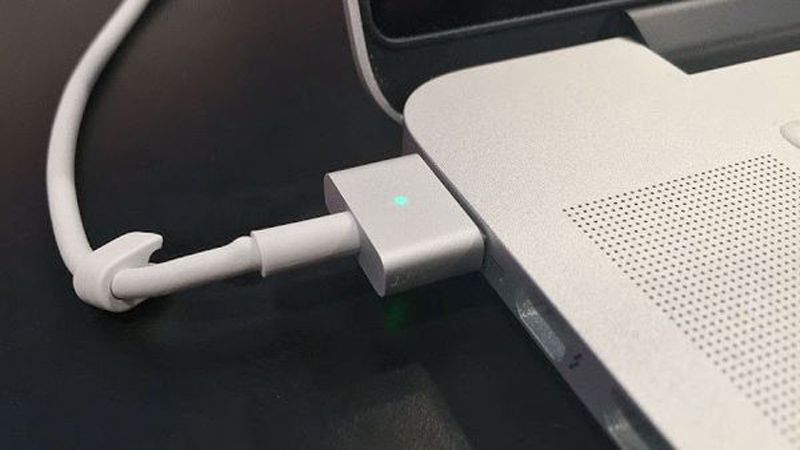 Nguyên nhân cần tháo cục sạc Macbook Pro?