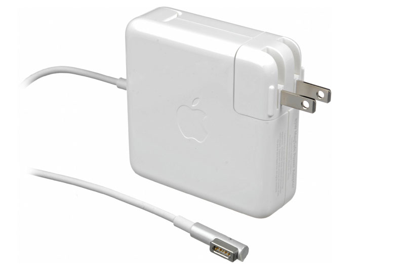 Cách tháo cục sạc Macbook Pro đơn giản