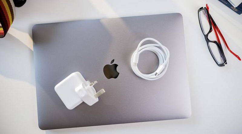 Làm văn phòng có nên mua macbook không?