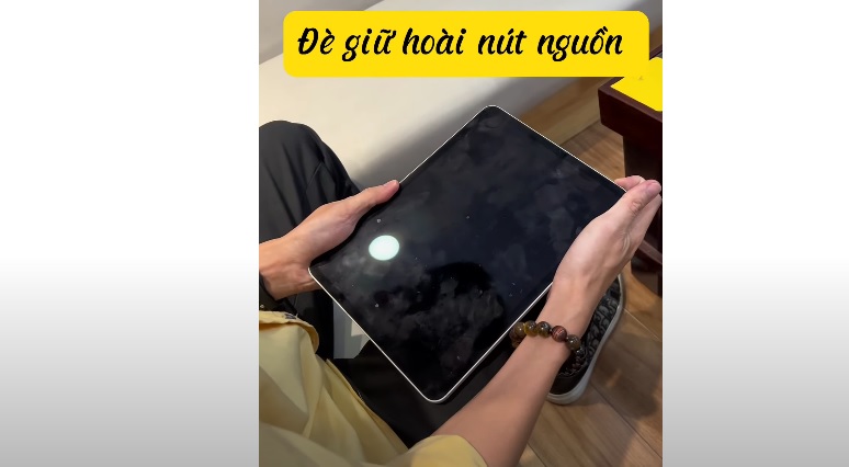 Cách sửa lỗi iPad bị đơ không tắt được nguồn bằng cách sử dụng nút phím cơ để reset