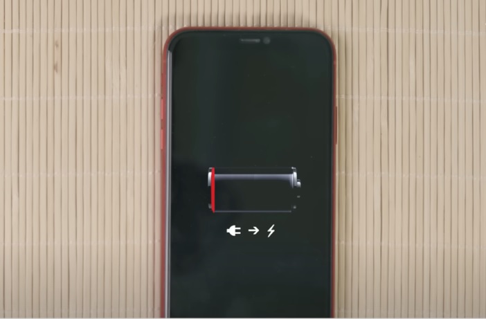 Nguyên nhân màn hình iPhone tự nhiên bị tối do pin yếu