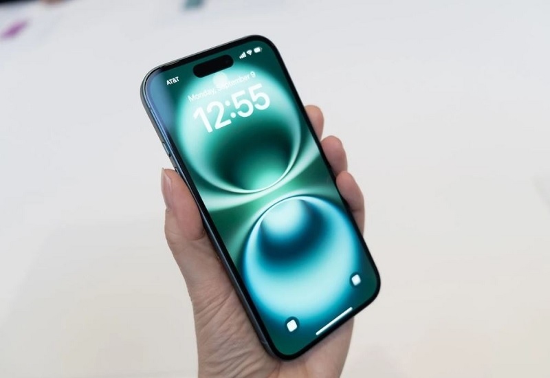 iPhone 16 Plus được trang bị màn hình Super Retina XDR OLED