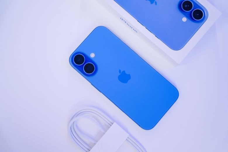 Viên pin trên iPhone 16 Plus lớn