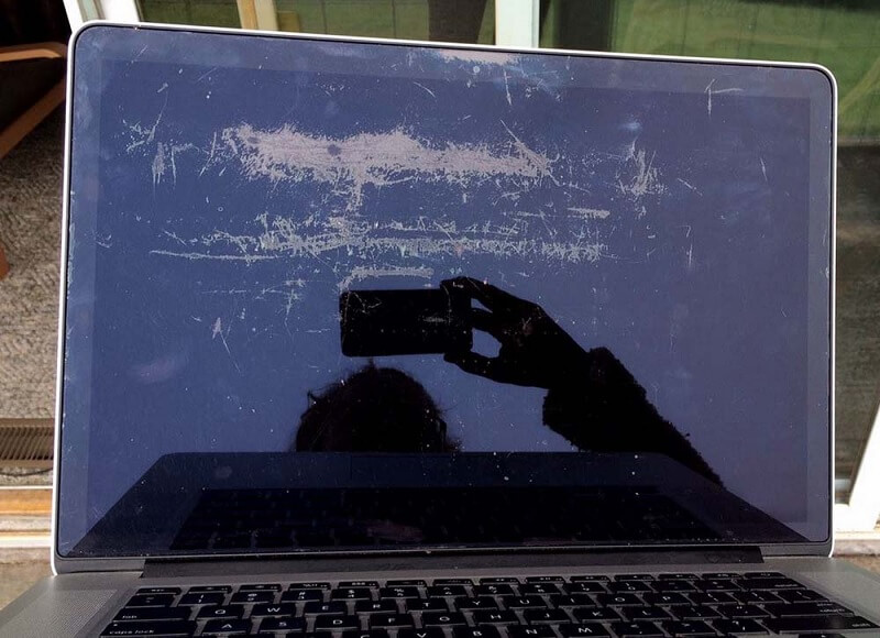 Lỗi màn hình Macbook bị bong chống lóa