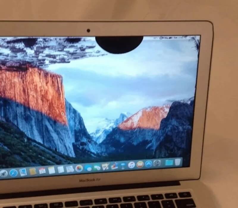 Lỗi màn hình Macbook bị loang mực, ố vàng