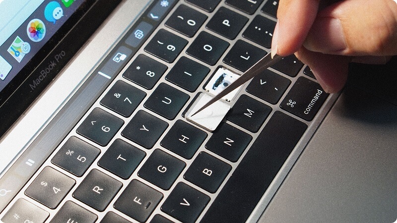 Cách vệ sinh bàn phím Macbook nâng cao