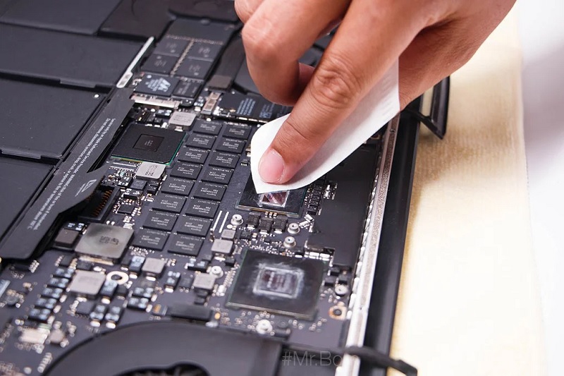 Cách vệ sinh bên trong máy Macbook