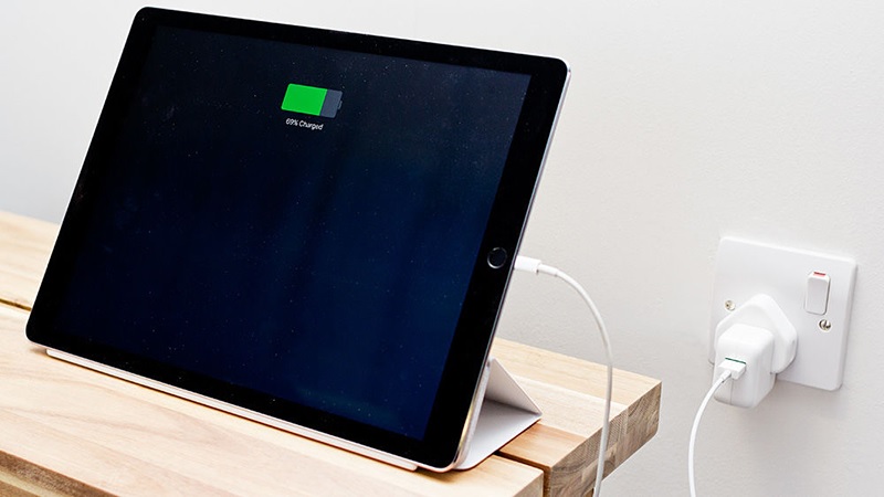 Sửa lỗi iPad sạc không vào pin bằng cách kiểm tra nguồn điện cấp