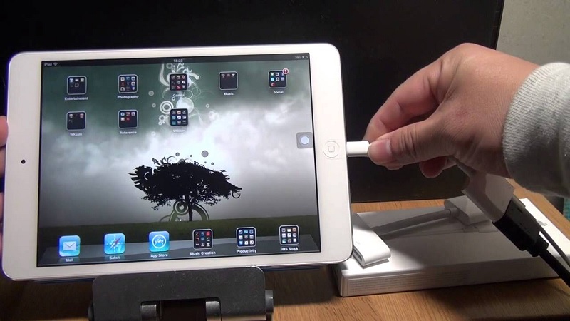 Kết nối iPad với tv qua cổng chuyển đổi VGA