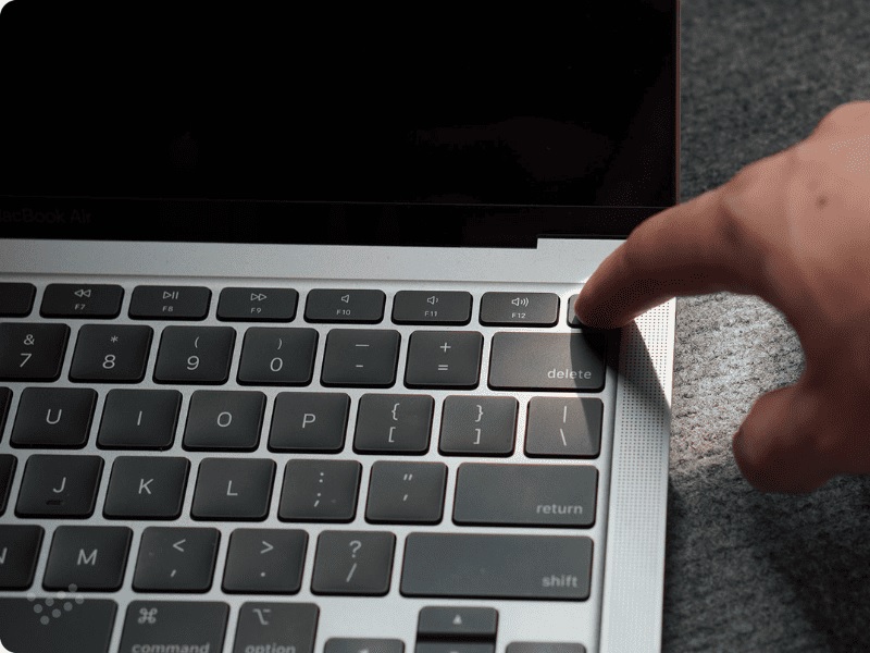 Cách khởi động lại Macbook ấn giữ nút nguồn