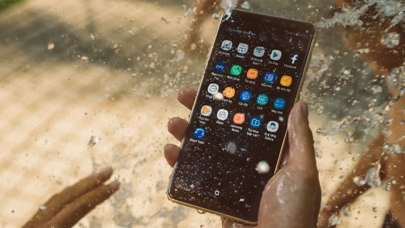 Cách sửa điện thoại Samsung bị vô nước đơn giản