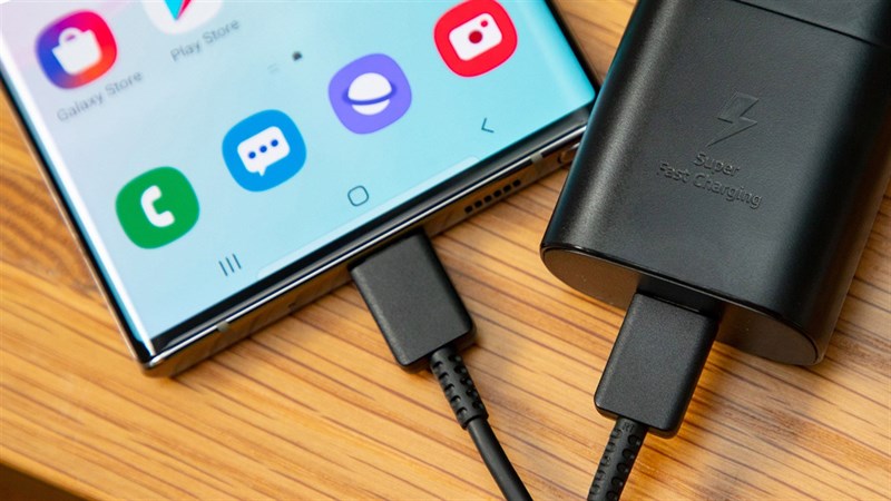Cách khắc phục điện thoại Samsung bị rơi không lên màn hình