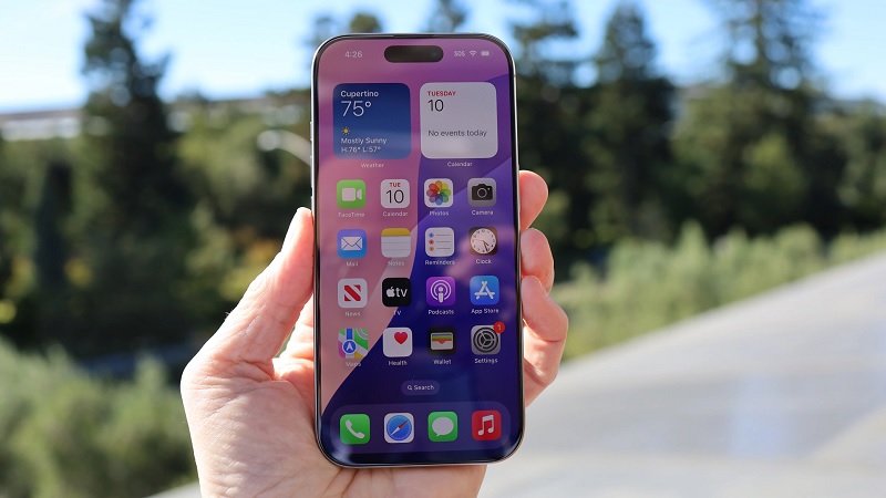 iPhone 17 Pro Max và iPhone 12 Pro Max qua màn hình