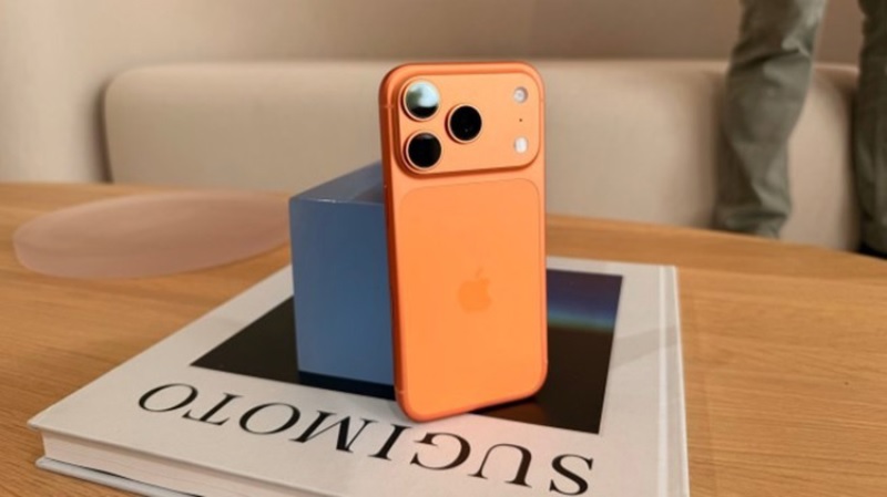 Kiểm tra qua ngoại hình và phụ kiện iPhone 17 Pro Max chính hãng