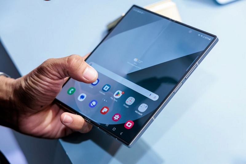 So sánh Galaxy Z Fold6 và iPhone 17 Pro Max qua bộ nhớ dung lượng