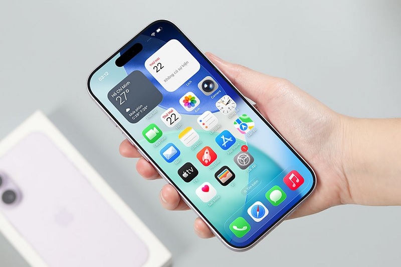 So sánh iPhone 17 và iPhone 14 qua màn hình
