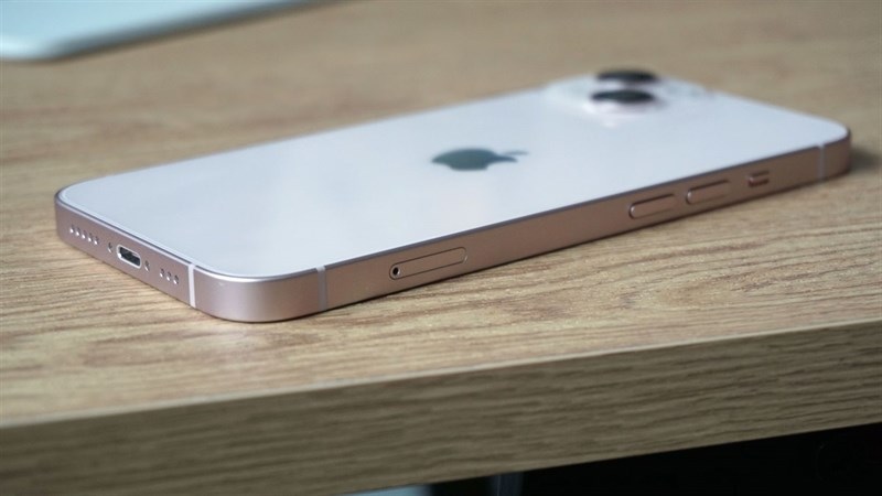So sánh iPhone Air và iPhone 13 thường qua hiệu năng