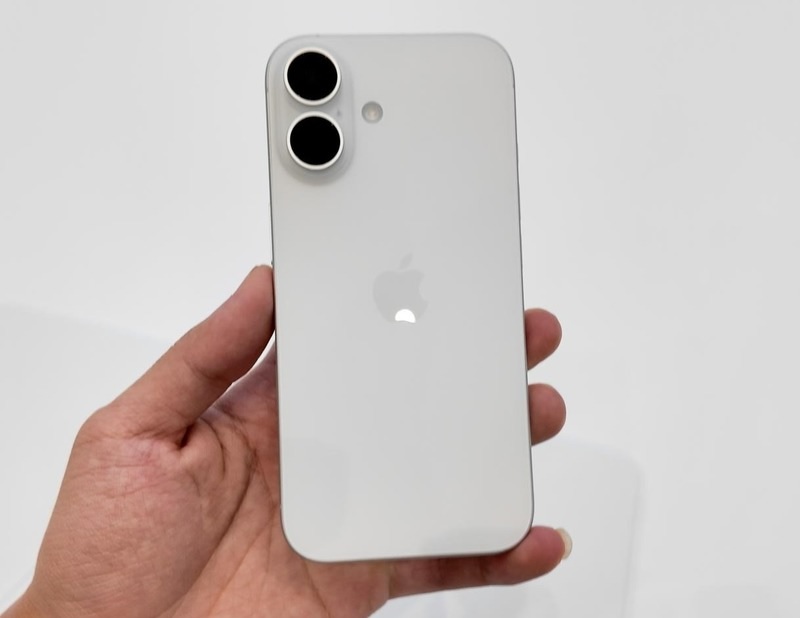 So sánh iPhone Air và iPhone 16 thường qua phiên bản bộ nhớ