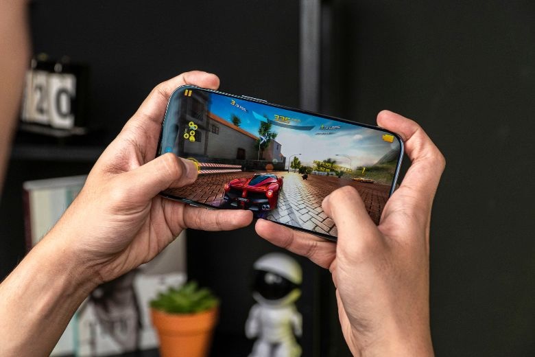 So sánh iPhone Air và iPhone 16 thường qua khả năng chơi game
