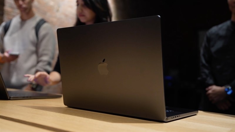 MacBook Pro M3 màu đen