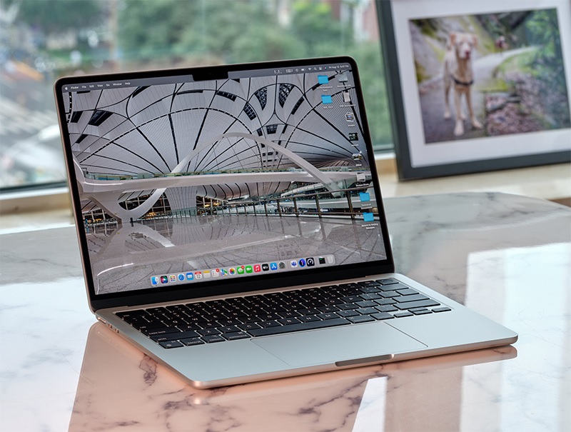 So sánh MacBook Neo và MacBook Air M2 qua thời lượng pin