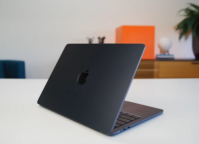 So sánh Asus Vivobook S 15 và MacBook Air M3 qua thiết kế