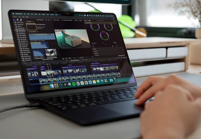 So sánh Asus Vivobook S 15 và MacBook Air M3 qua màn hình và webcam