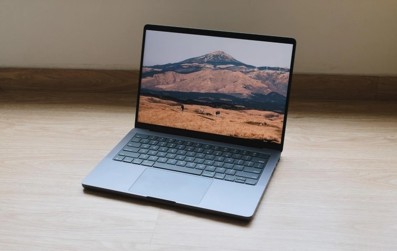 So sánh MacBook Pro M5 và MacBook Pro M2 qua thiết kế