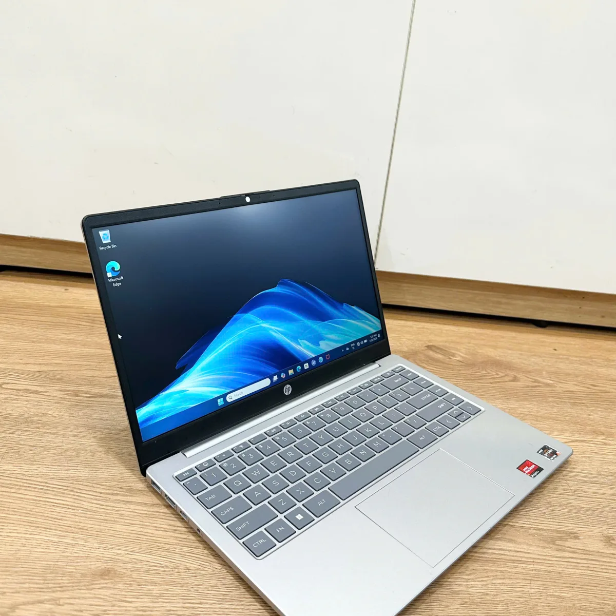 HP 14-em0086AU R5 7520U/16GB/512GB/14''FHD/AMD Radeon Graphics/Win11_Bạc Cũ đẹp