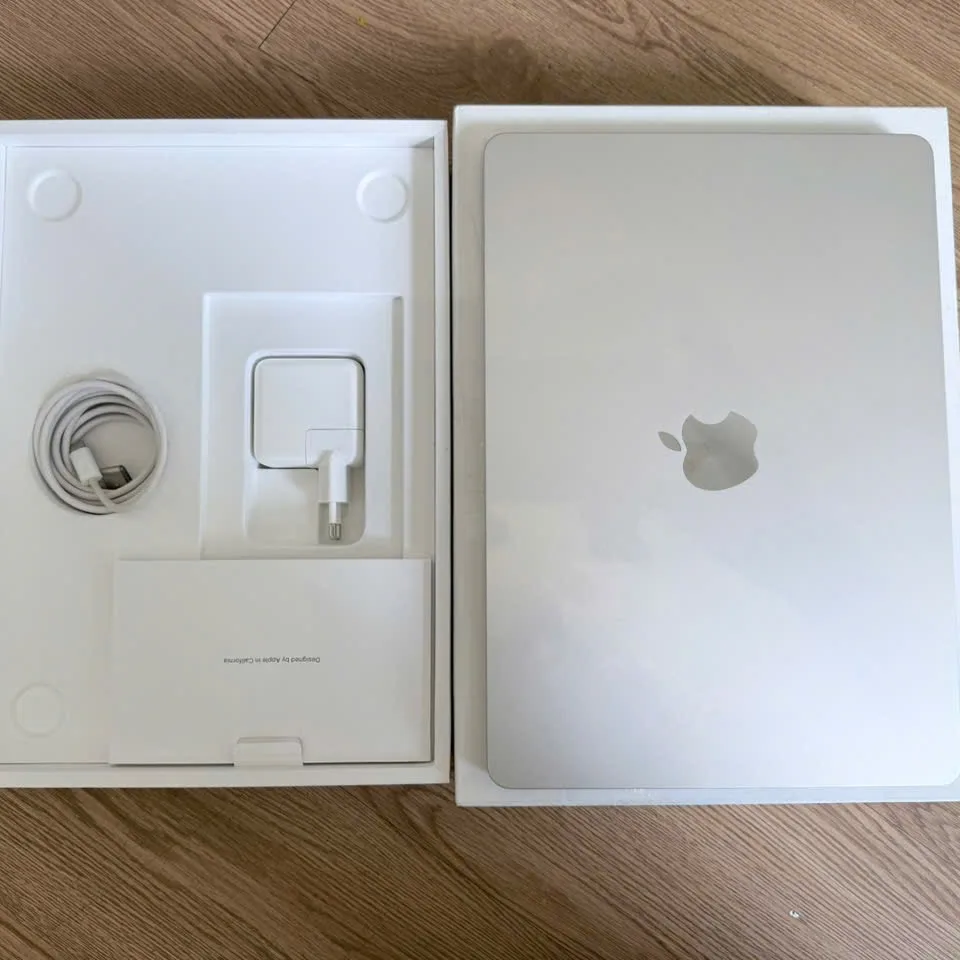 MacBook Air 13 Inch M3 8CPU-8GPU 8GB-256GB Starlight