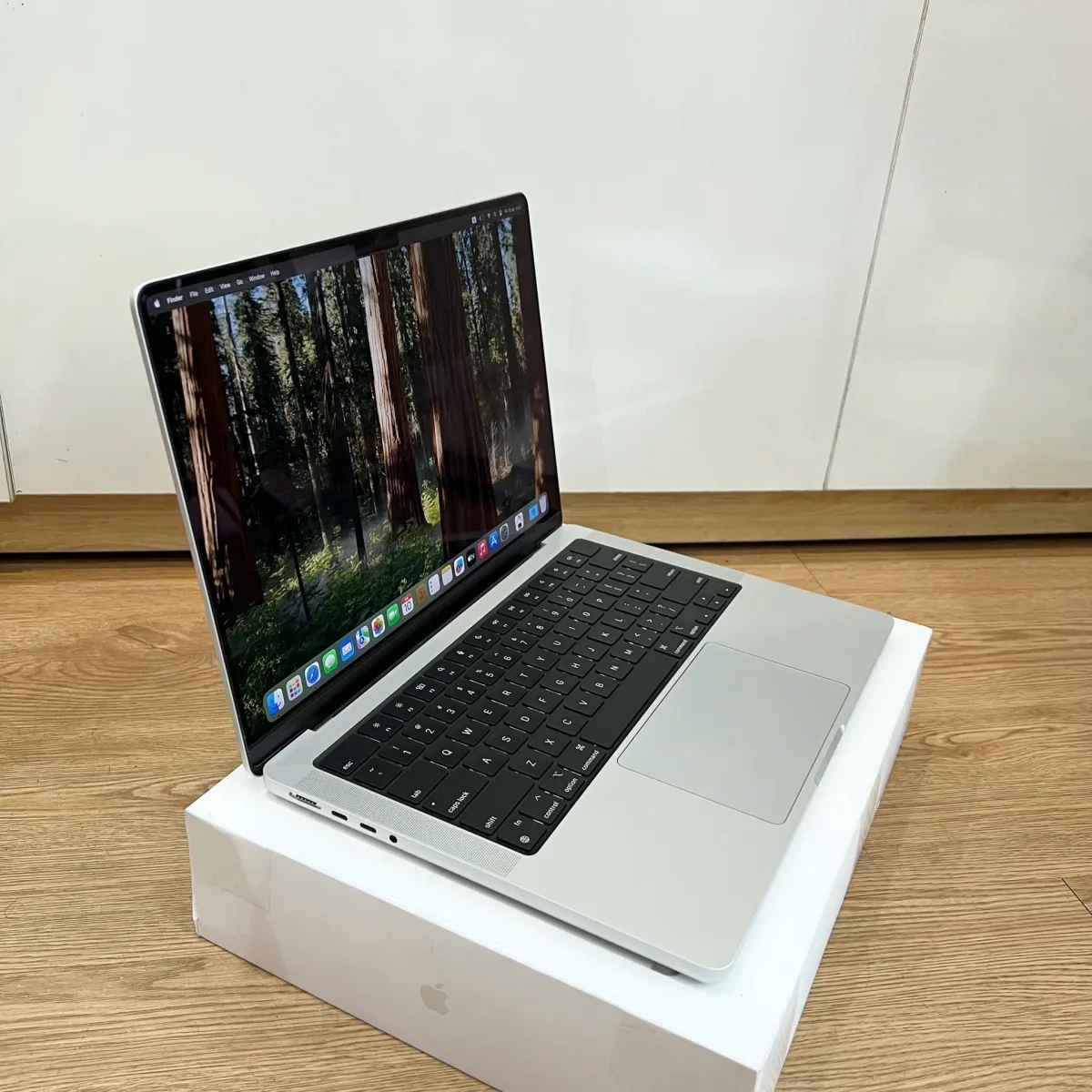 MacBook Pro 14 Inch M3 8CPU-10GPU 8GB-512GB cũ đẹp